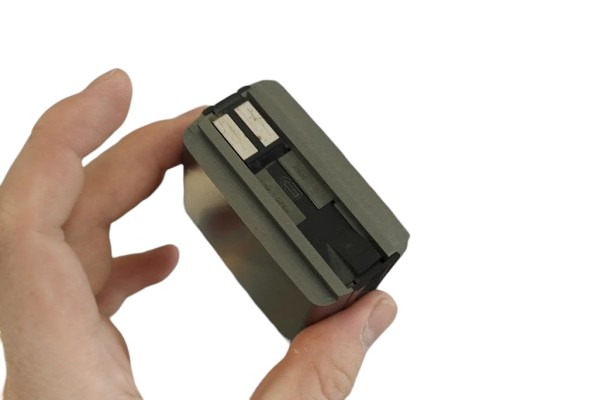 Yaesu FBA-5 Batterieleergehäuse